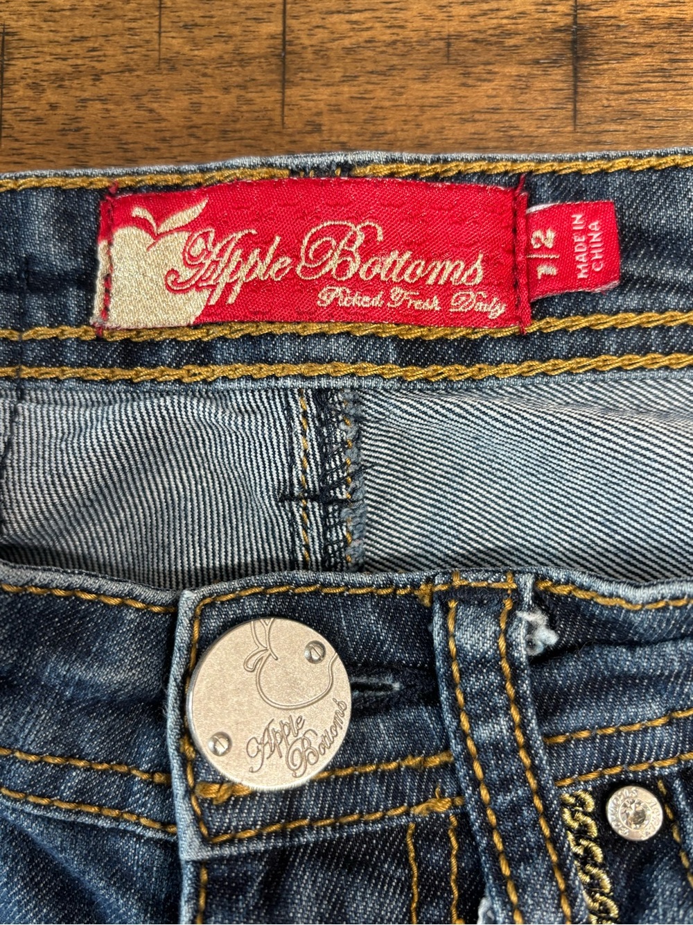 Y2K Vintage Apple Bottoms Dark Blue Distressed Embroidered Skinny Jeans - Picture 8 of 13